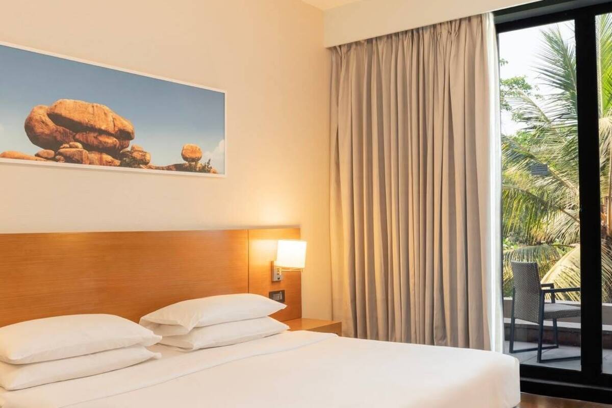 Room, 1 King Bed, Patio | Premium bedding, pillowtop beds, in-room safe, individually decorated