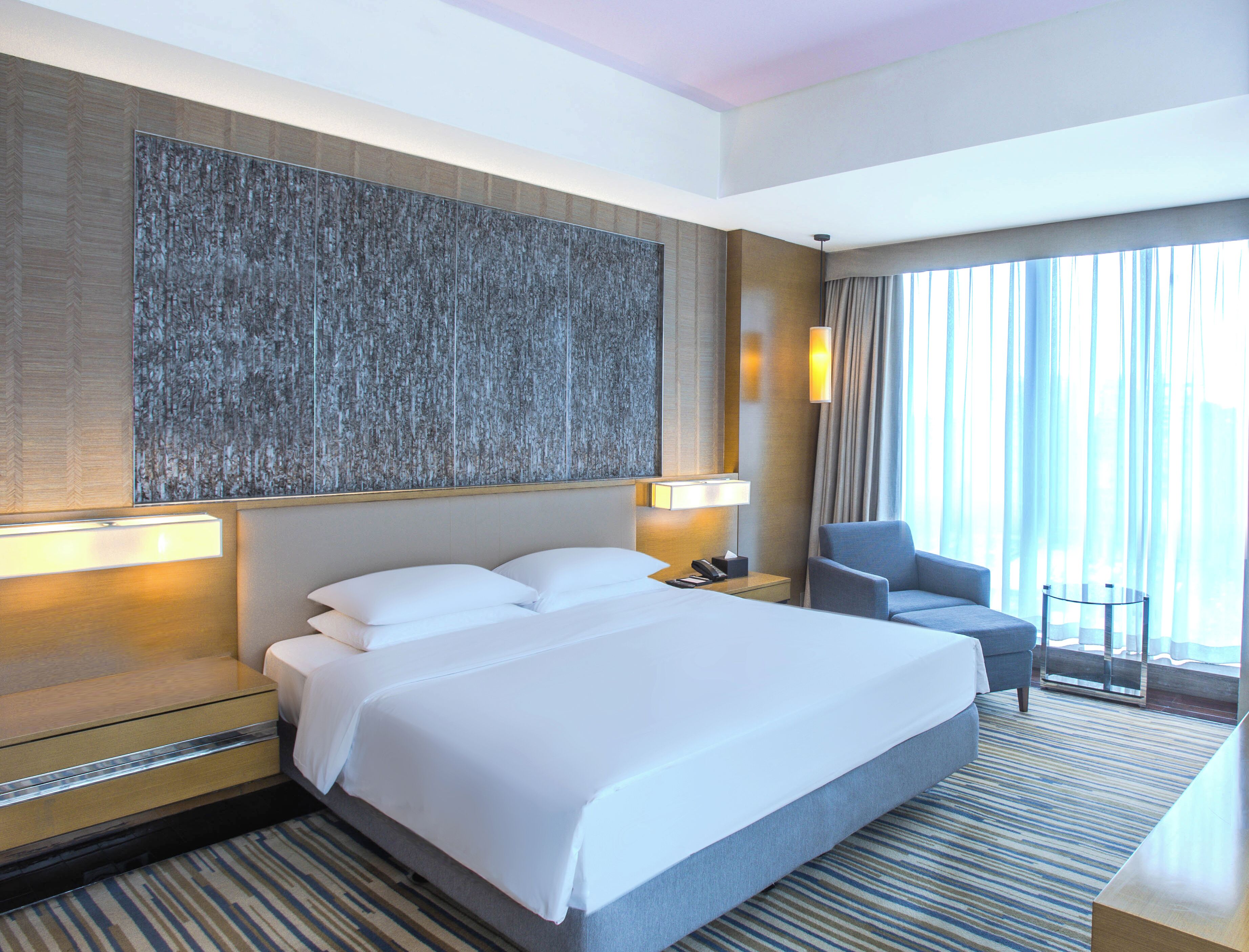 Family Suite | Minibar, in-room safe, desk, soundproofing