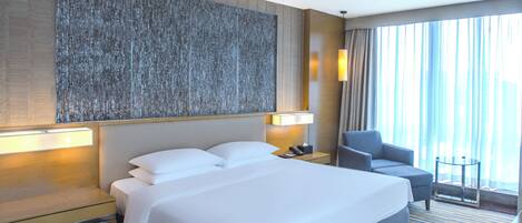 Family Suite | Minibar, in-room safe, soundproofing, iron/ironing board