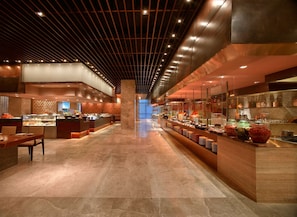 2 restaurants, breakfast, lunch, dinner served; international cuisine