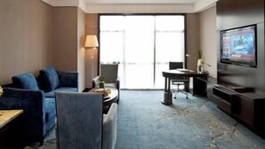 Deluxe Suite, 1 King Bed | Living area - Howard Johnson Shipu Plaza Ningbo (Ningbo)