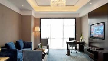 Deluxe Suite, 1 King Bed | Living area | Flat-screen TV