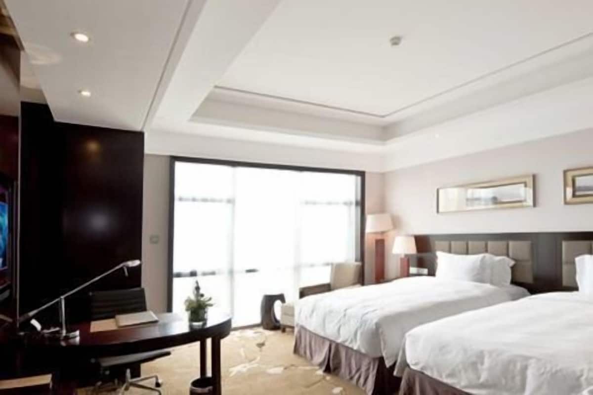 Minibar, caja de seguridad en la habitación, cunas y despertador