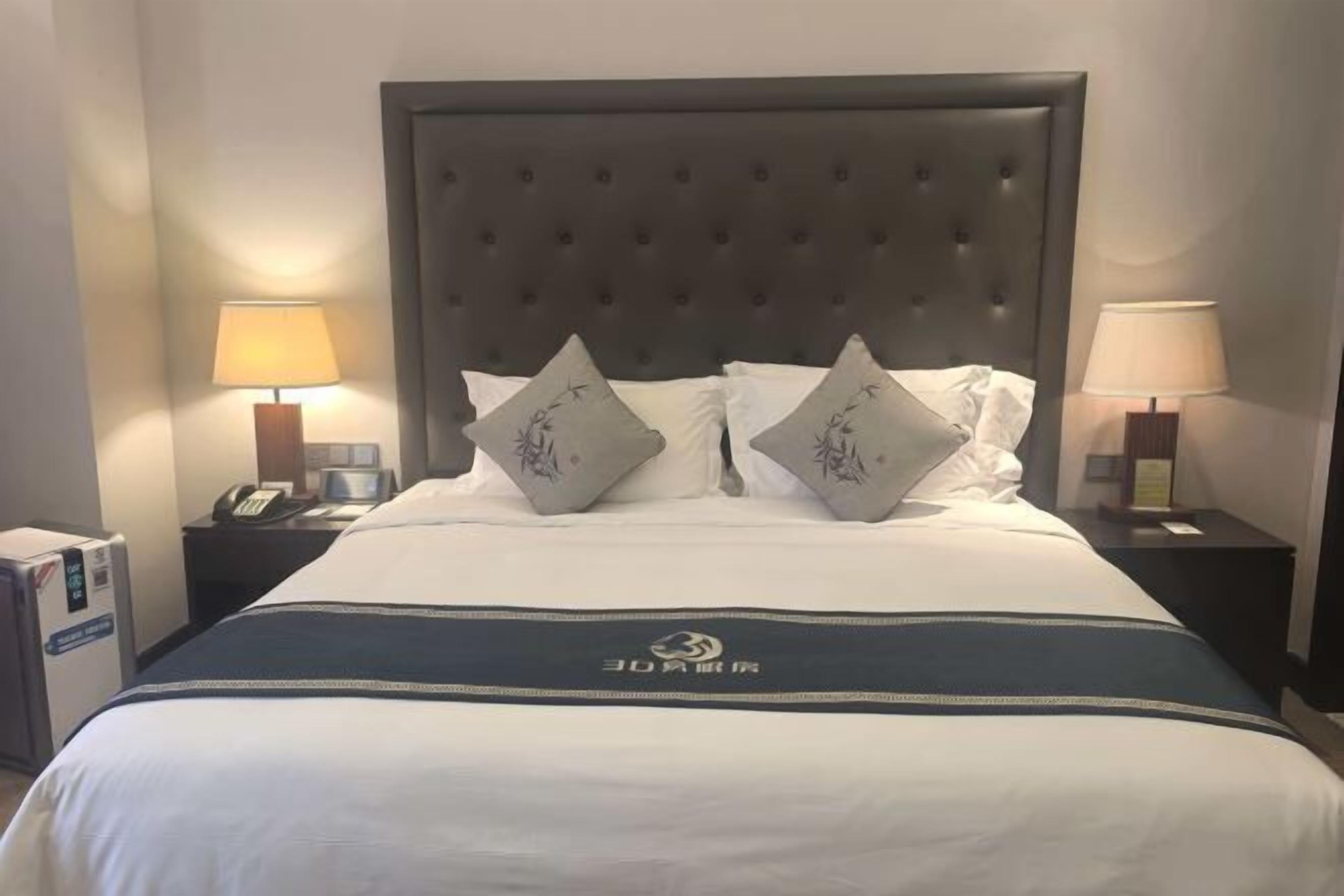 Minibar, in-room safe, cots/infant beds, bed sheets