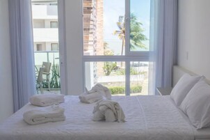 Premium bedding, minibar, desk, blackout drapes