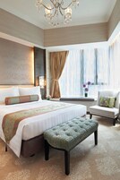 高级套房 | 客房内保险箱、特色装修、特色家居、办公桌