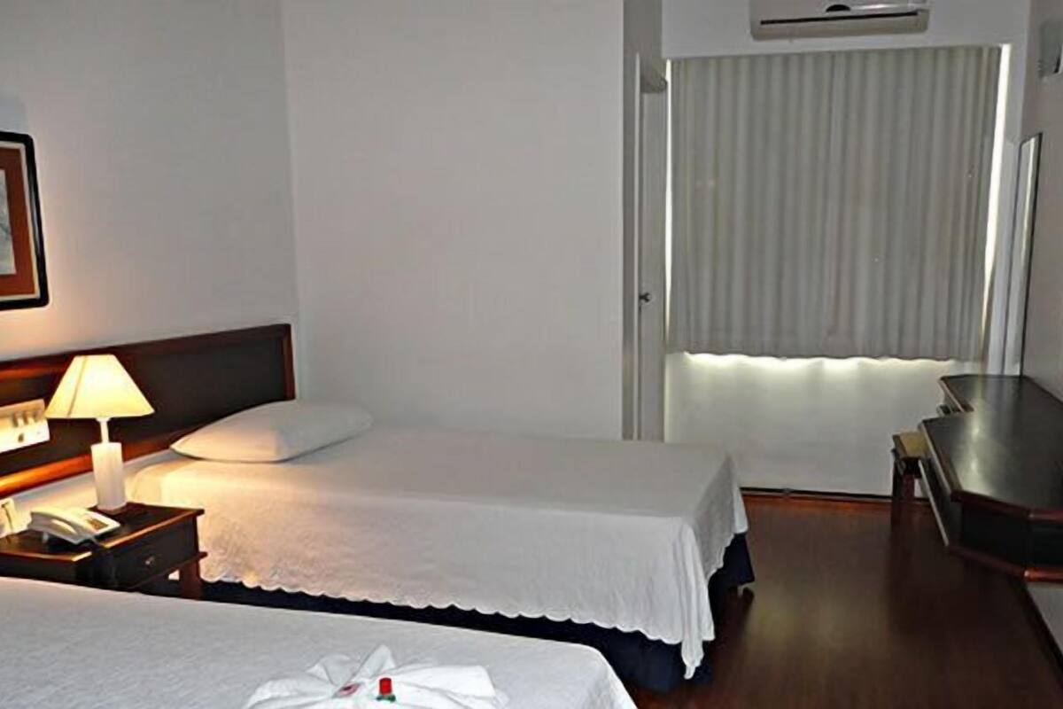 Minibar, WiFi (free), individually furnished, bed sheets
