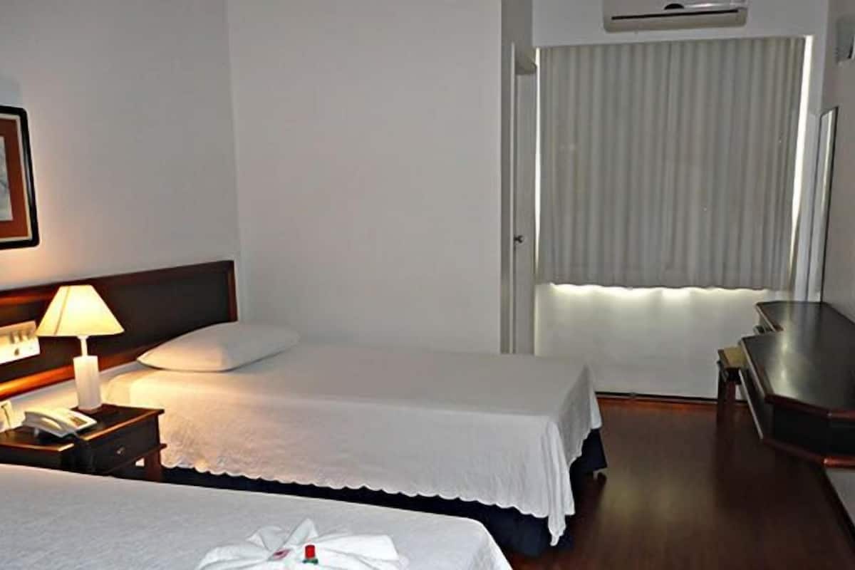 Minibar, ameublement personnalisé, Wi-Fi gratuit, draps fournis