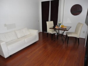 33-吋 LCD 液晶電視、有線頻道、電視