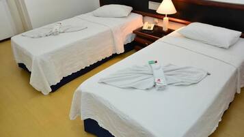 Frigobar, individualmente mobiliados, Wi-Fi de cortesia, roupa de cama