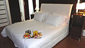 Minibar, WiFi (free), individually furnished, bed sheets - Pekin Palace Hotel (Aracatuba)