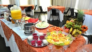 Breakfast, lunch and dinner served - Pekin Palace Hotel (Aracatuba)