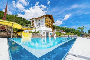 Indoor pool, seasonal outdoor pool, pool umbrellas, pool loungers - Hotel Glocknerhof (Berg im Drautal)