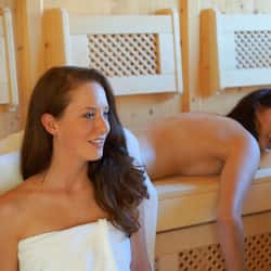 Een sauna, een bubbelbad, een stoombad, reflexologie
