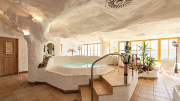 Indoor spa tub