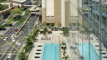 Outdoor pool, free pool cabanas, pool loungers