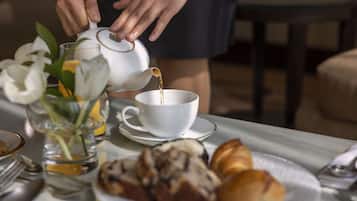 Daily buffet breakfast for a fee