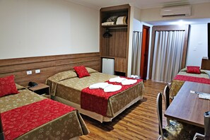 Minibar, in-room safe, individually decorated, desk - Hotel Metropolitan (Campo Grande)