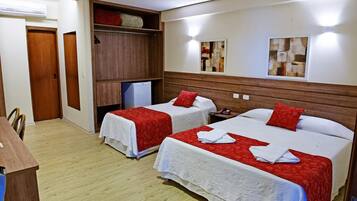 Frigobar, cofres nos quartos, individualmente decorados, escrivaninha