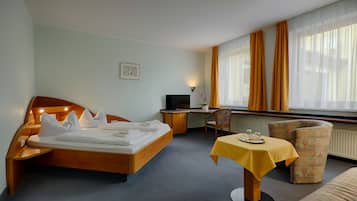 Hypo-allergenic bedding, desk, free WiFi, bed sheets