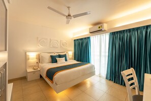Minibar, in-room safe, desk, laptop workspace - Zone Connect by The Park Goa Calangute (Calangute)