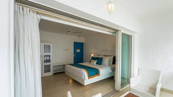 Minibar, in-room safe, desk, laptop workspace