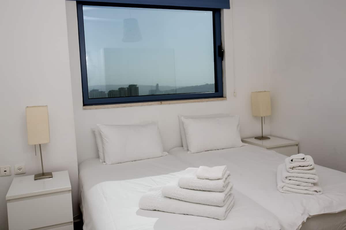 Departamento Premium, 4 habitaciones | 1 habitación, escritorio y cortinas blackout