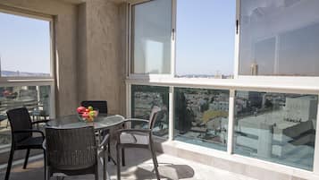 Luxury Penthouse, 3 Bedrooms, Sauna | Balcony