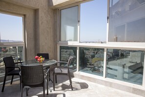 Luxury Penthouse, 3 Bedrooms, Sauna | Balcony