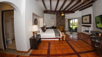 In-room safe, desk, iron/ironing board, free WiFi