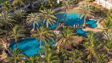 3 outdoor pools, free cabanas, pool umbrellas