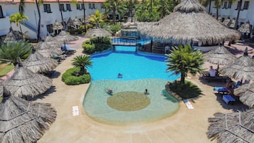3 outdoor pools, free pool cabanas, pool umbrellas