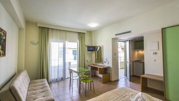 Standard Studio with Garden View | In-room safe, desk, blackout curtains, free WiFi