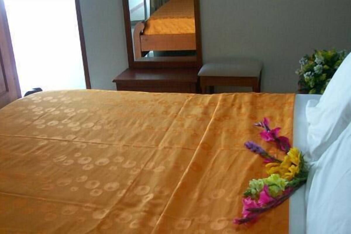Habitación cuádruple | Minibar, caja fuerte, escritorio y cunas gratuitas