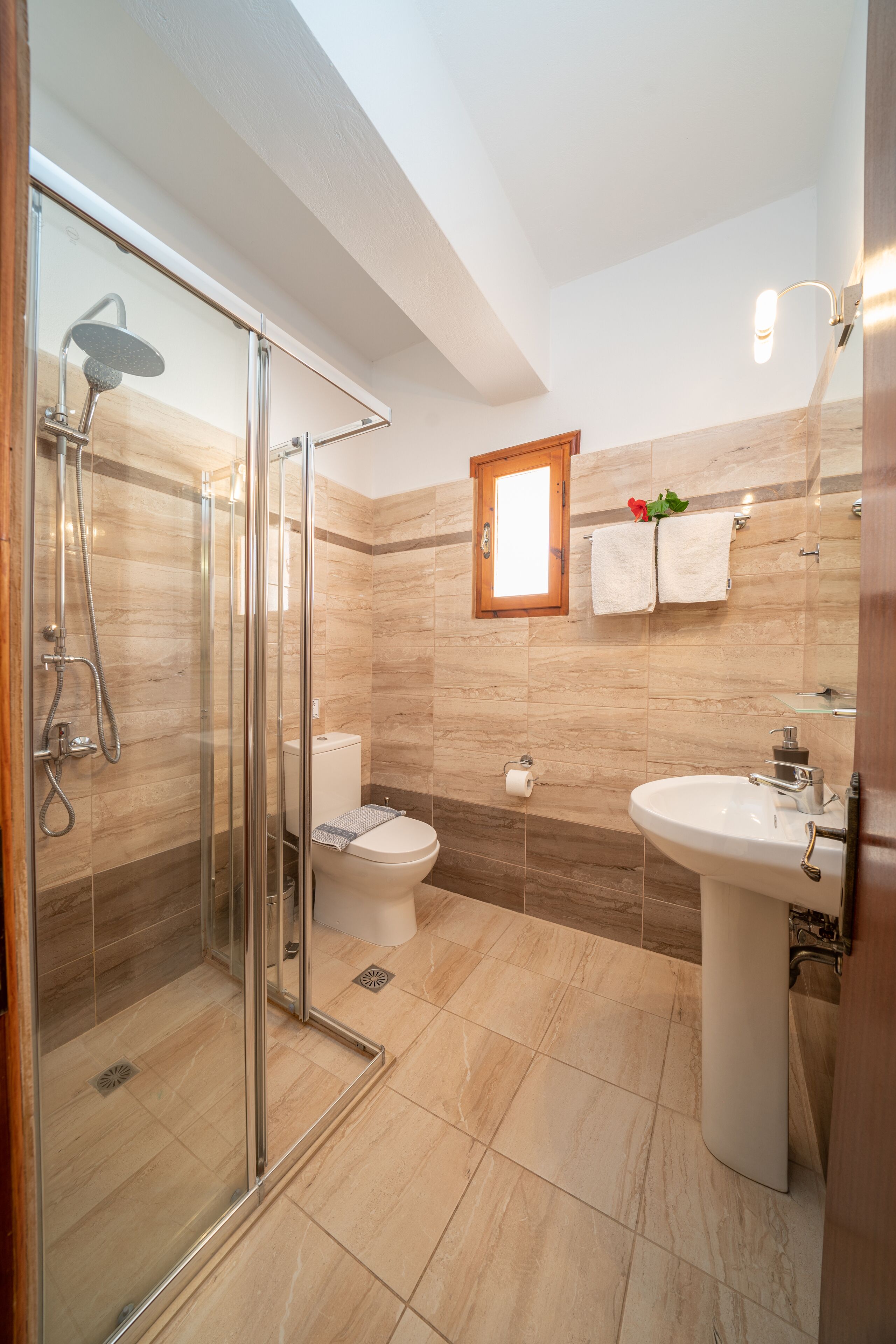 Standard Apartment | Bathroom | Combined shower/tub, deep soaking tub, hair dryer, towels