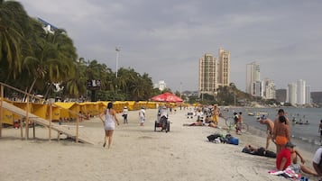 靠近海滩