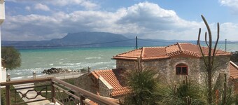 Chris Studios & Apartments