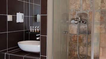 Chambre, vue mer (1st floor, stair access only) | Salle de bain | Douche, articles de toilette gratuits, sĂšche-cheveux, chaussons