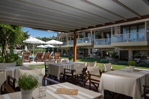 Bar (on property) - ENALIO Suites (Corinth)