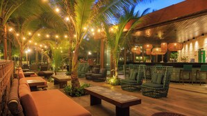 3 barer/lounger, bassengbar og strandbar