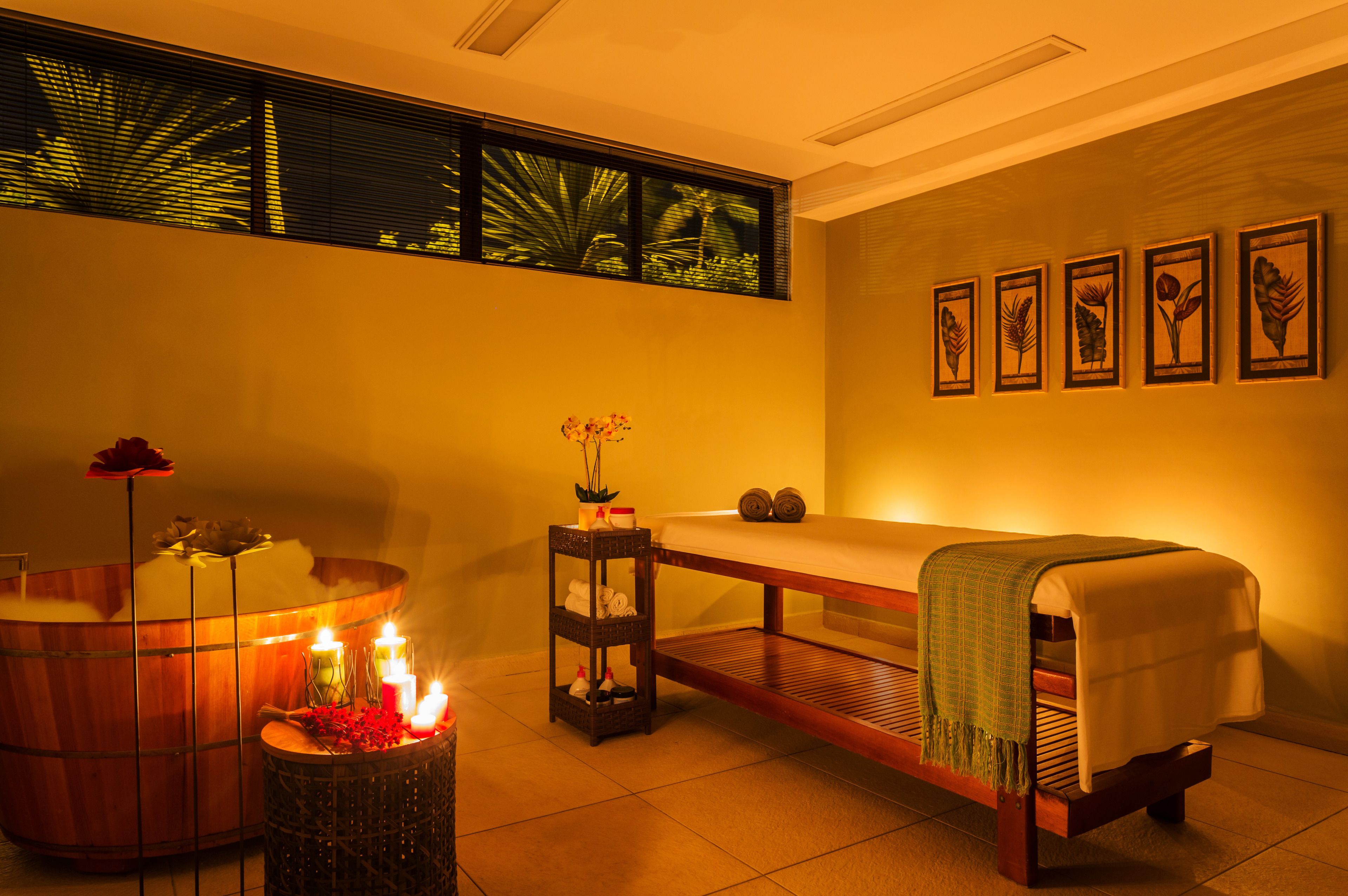 Couples treatment rooms, hot tub, steam room, body treatments