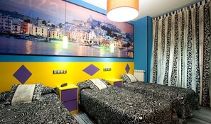 Executive Triple Room | In-room safe, individually decorated, individually furnished, desk - JC Rooms Santa Ana (Madrid)