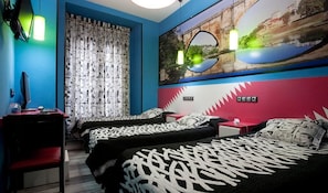 Executive Quadruple Room | In-room safe, individually decorated, individually furnished, desk - JC Rooms Santa Ana (Madrid)