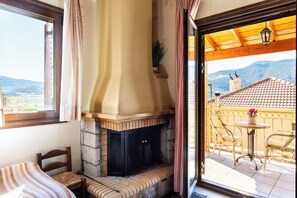 Romantic Studio, Valley View | Living area