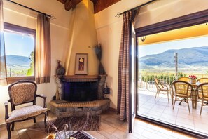 Traditional Studio Suite, Pool View | Living area | TV, fireplace