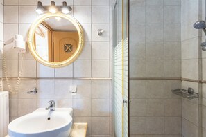 Romantic Studio, Valley View | Bathroom | Shower, hair dryer, towels, toilet paper - Pleiades Studios - All Season Gems (Sikyona)