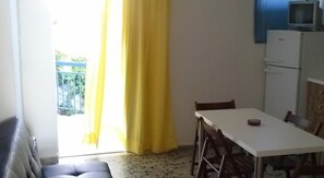 Standard Apartment, Sea View | Private kitchen | Oven, stovetop, coffee/tea maker, cookware/dishes/utensils - Villa Teo (Kalamata)