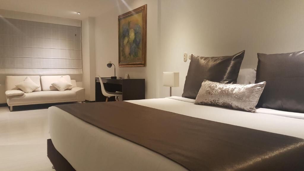 deluxe suite | premium bedding, minibar, in-room safe, blackout curtains