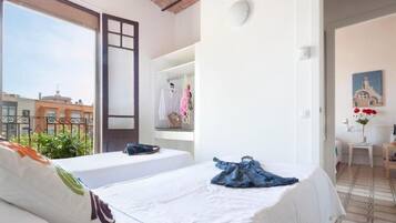 2 habitaciones, edredón y caja de seguridad en la habitación