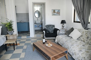 Junior Studio Suite, 1 Bedroom, Sea View | Living area